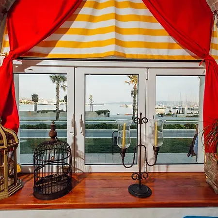 The West Coast בית הארחה